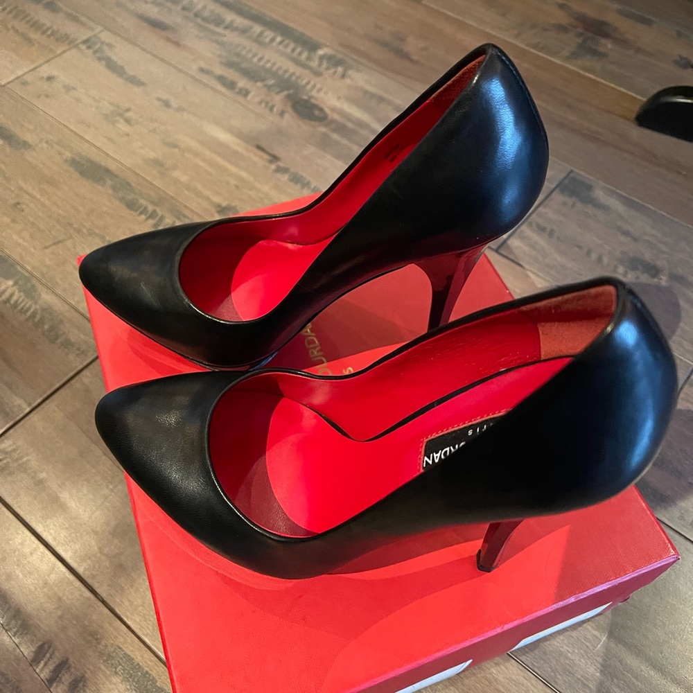 Elegant Black High Heels - Picture 2 of 4